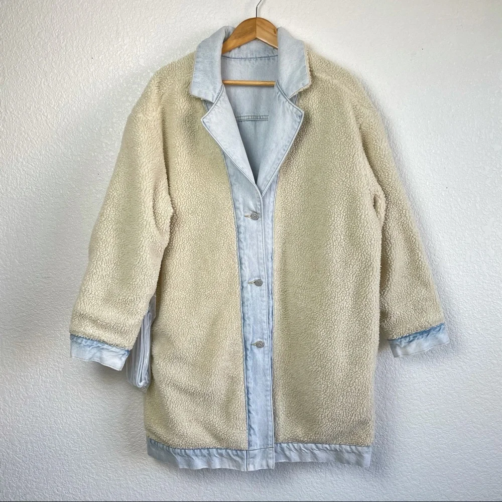 NWT Levi’s Reversible Faux Sherpa Denim Trucker Coat Size Medium - Picture 2 of 12
